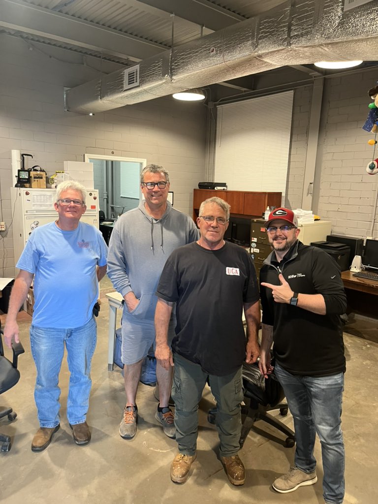 Welcoming in UGA Griffin as our newest customers at the Griffin Pro Desk! <a href="/shock_stephanie/">Stephanie Lower</a> @Carell_R <a href="/ASummers_HD/">Avery Summers</a>