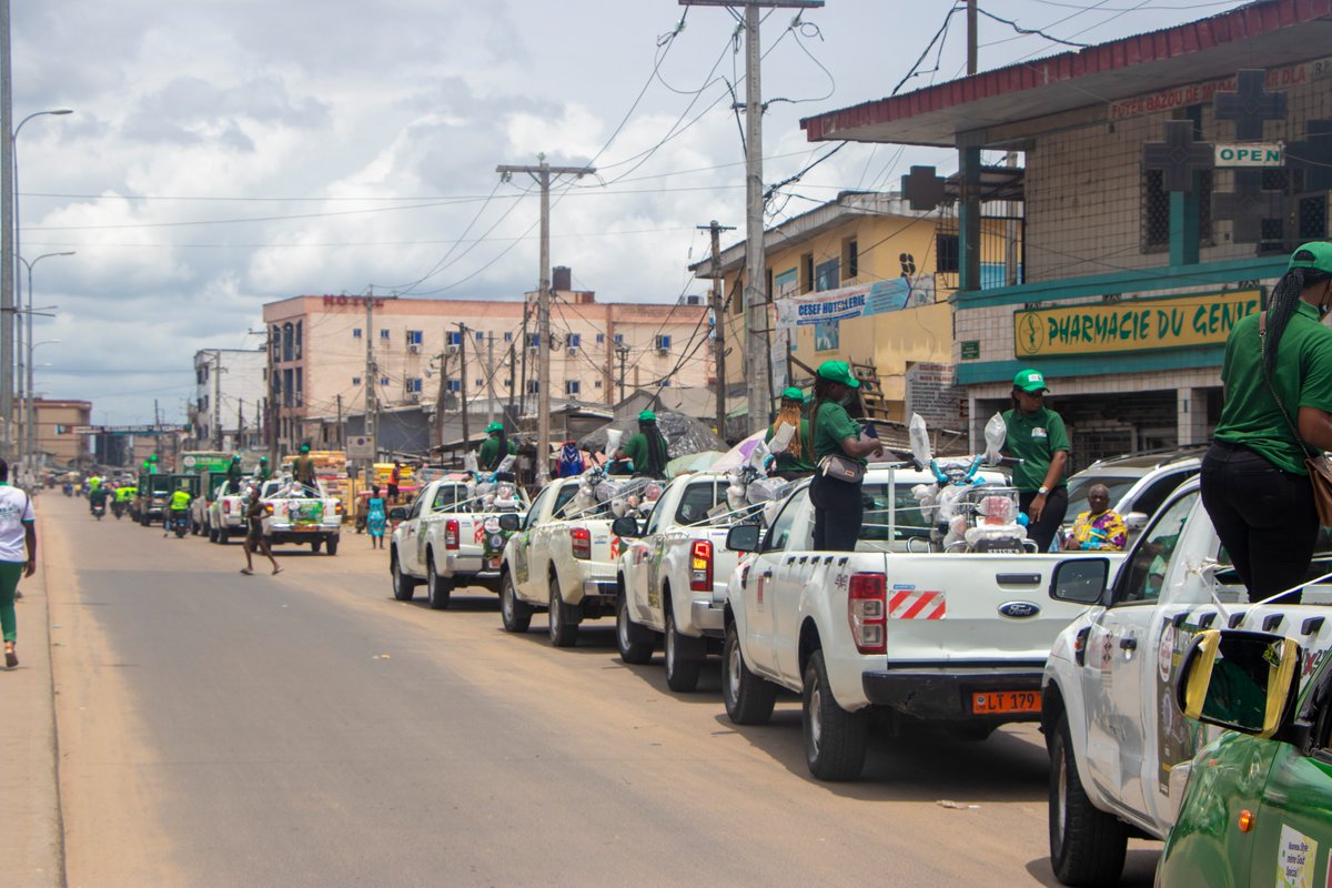 groupekadji's tweet image. Caravane de remise  des motos aux gagnants de la campagne &quot;A notre tour de vous supporter !!!&quot; de la marque Kadji Beer.
Venez Célébrer avec nous à Ndogpassi, Carrefour 1er Danger.
 We are obviously behind you. 
Strictly for persons aged 21+
Drink Responsibly
#UCB  #KadjiBeer