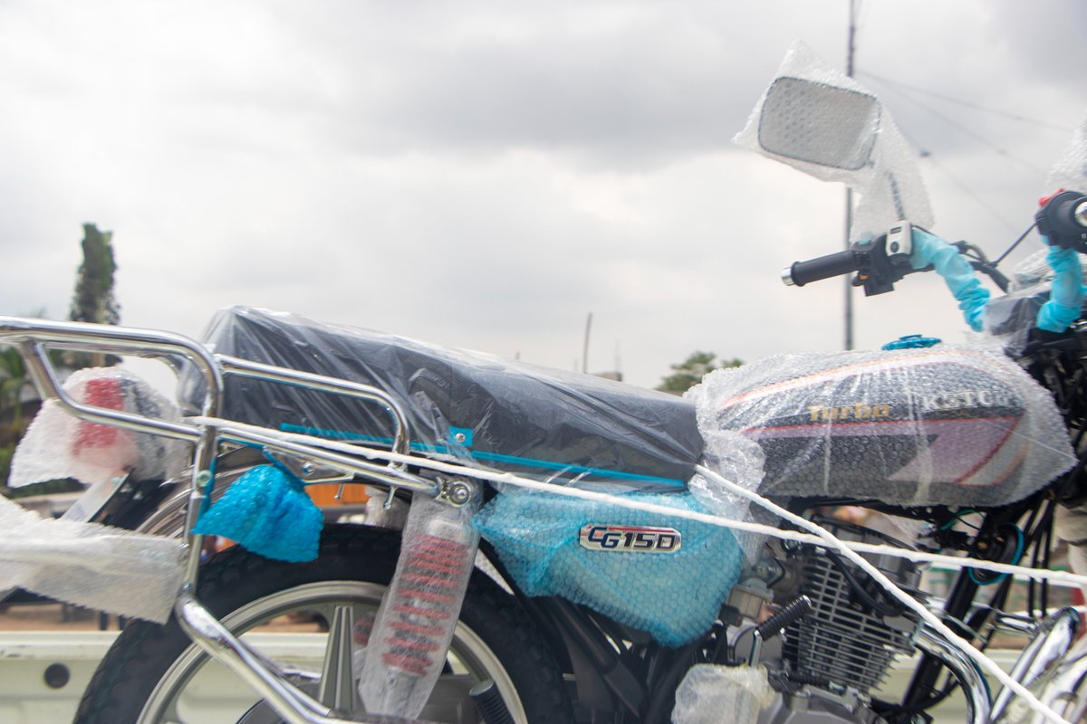 groupekadji's tweet image. Caravane de remise  des motos aux gagnants de la campagne &quot;A notre tour de vous supporter !!!&quot; de la marque Kadji Beer.
Venez Célébrer avec nous à Ndogpassi, Carrefour 1er Danger.
 We are obviously behind you. 
Strictly for persons aged 21+
Drink Responsibly
#UCB  #KadjiBeer