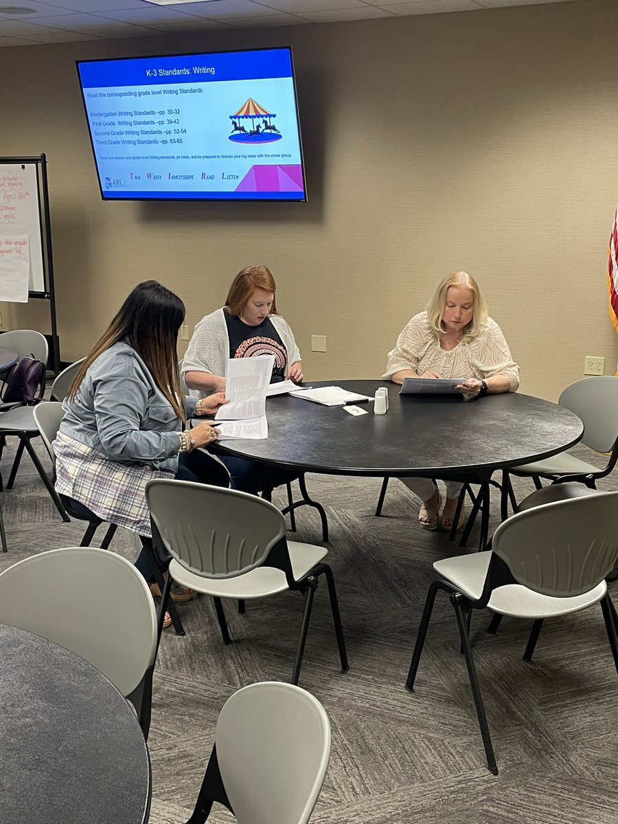 Ms. Warren tweet media