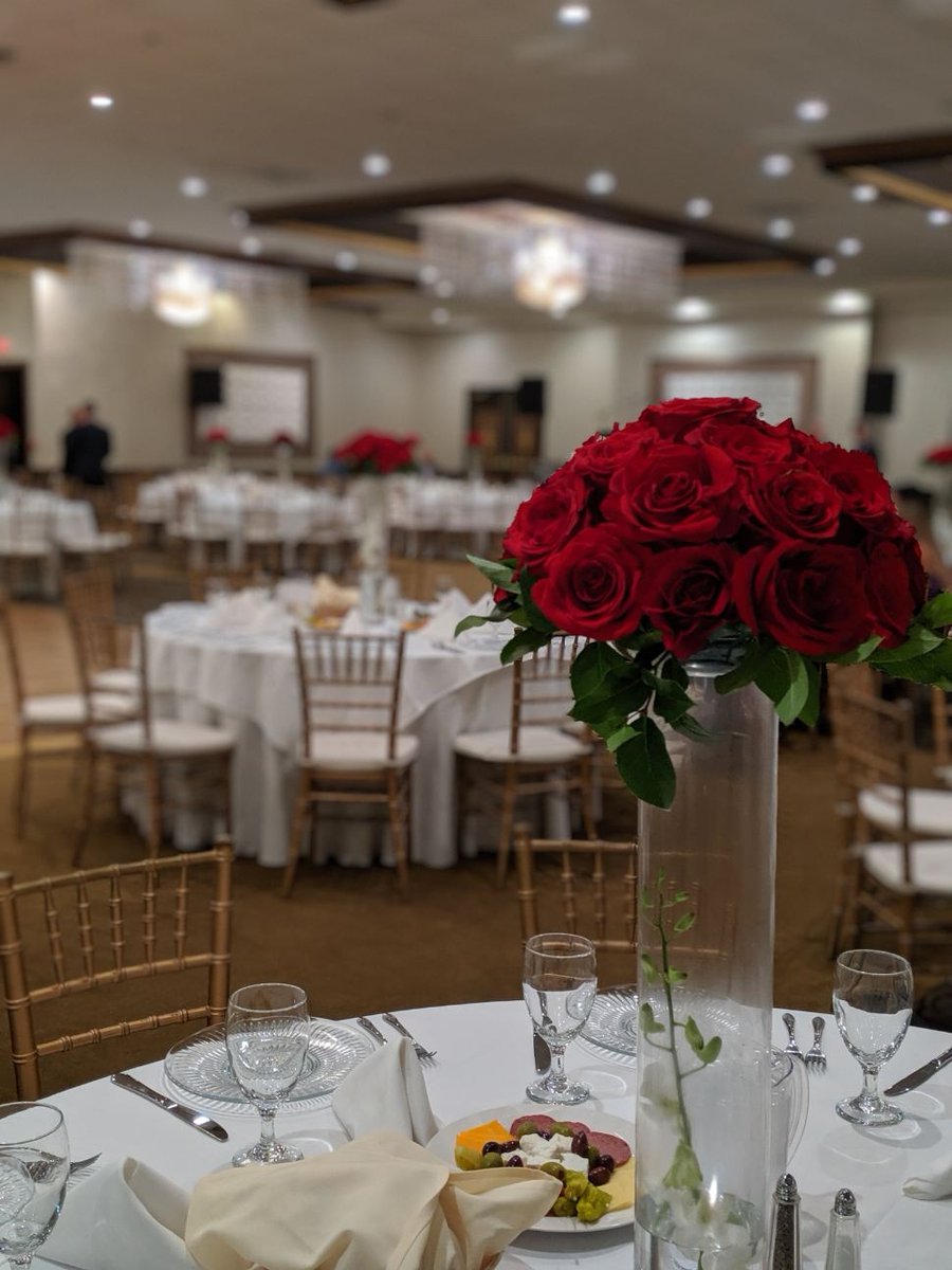 Pacific_Hills's tweet photo. Could tis #wedding centerpiece be anymore gorgeous 🌹? It certainly added a great deal of elegance to this big day!

We are all set to host 💒 your #nuptials, as our versatile venue can complement any theme that you have chosen: https://t.co/CMvSk9owrc

#pacifichills https://t.co/OkQYXfcq4P