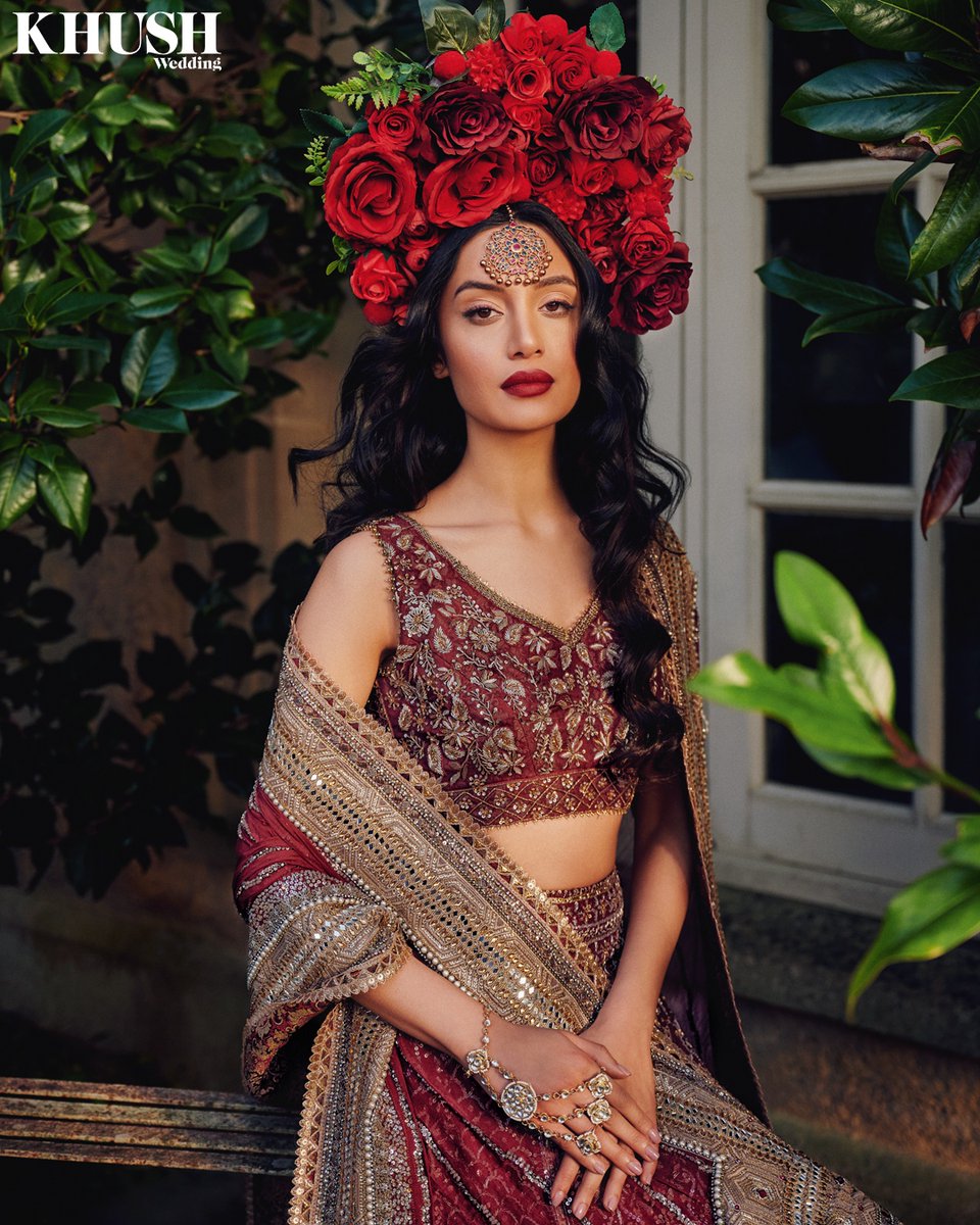 #KhushExclusive: A rendition of majestic bridal hues and sartorial splendour, @lajwantiofficial brings out the poetic quality of red and gold fit for a wedding fairytale!⁠
⁠
Lehenga: @lajwantiofficial l8r.it/CwkU
Jewellery: Red Dot Jewels
Flower Headpiece: Vara Mala
