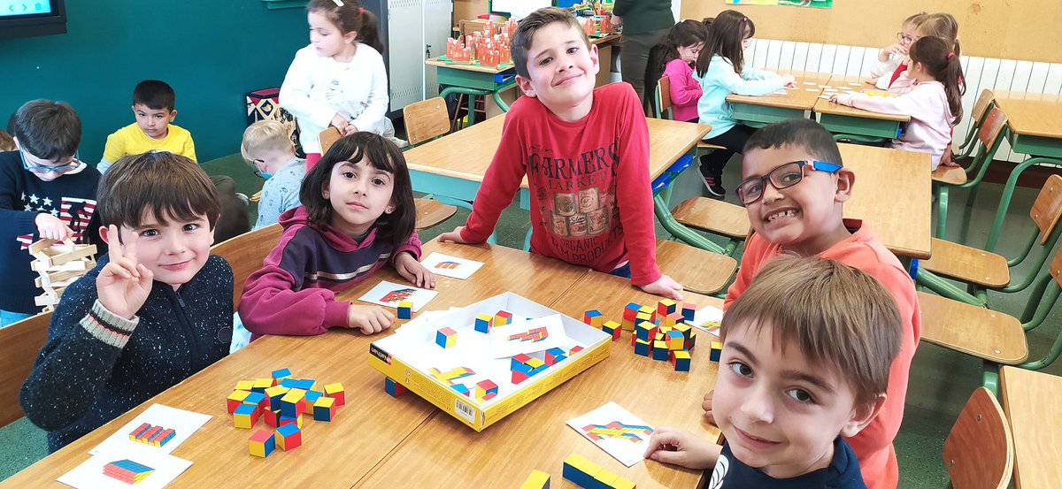 joanpacn's tweet photo. Ja tenim guanyadors a 1r de Primària @immaculadahorta dels Jocs Florals!!  Els felicitem a ells i a tots els participants!!! I per arrodonir, hem acabat la tarda gaudint amb jocs cooperatius!! Visca Sant Jordi! 📗📗❤🌹🌹🌹 https://t.co/0DL5zbhjiK