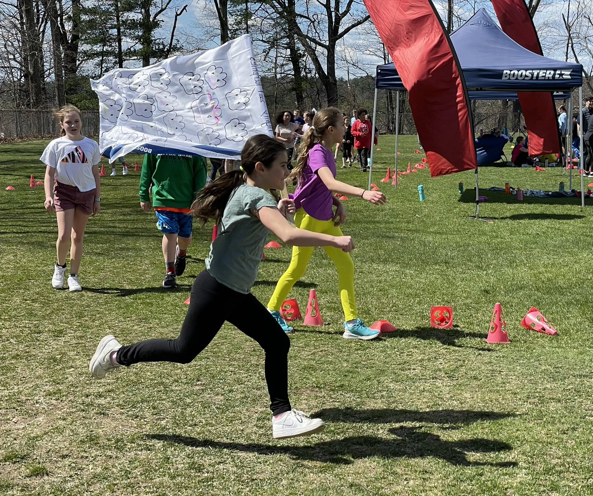 MT_Sicard's tweet photo. Boosterthon fun!! Kids are having an absolute blast outside at the fun run today! https://t.co/WDgFM8DrVT