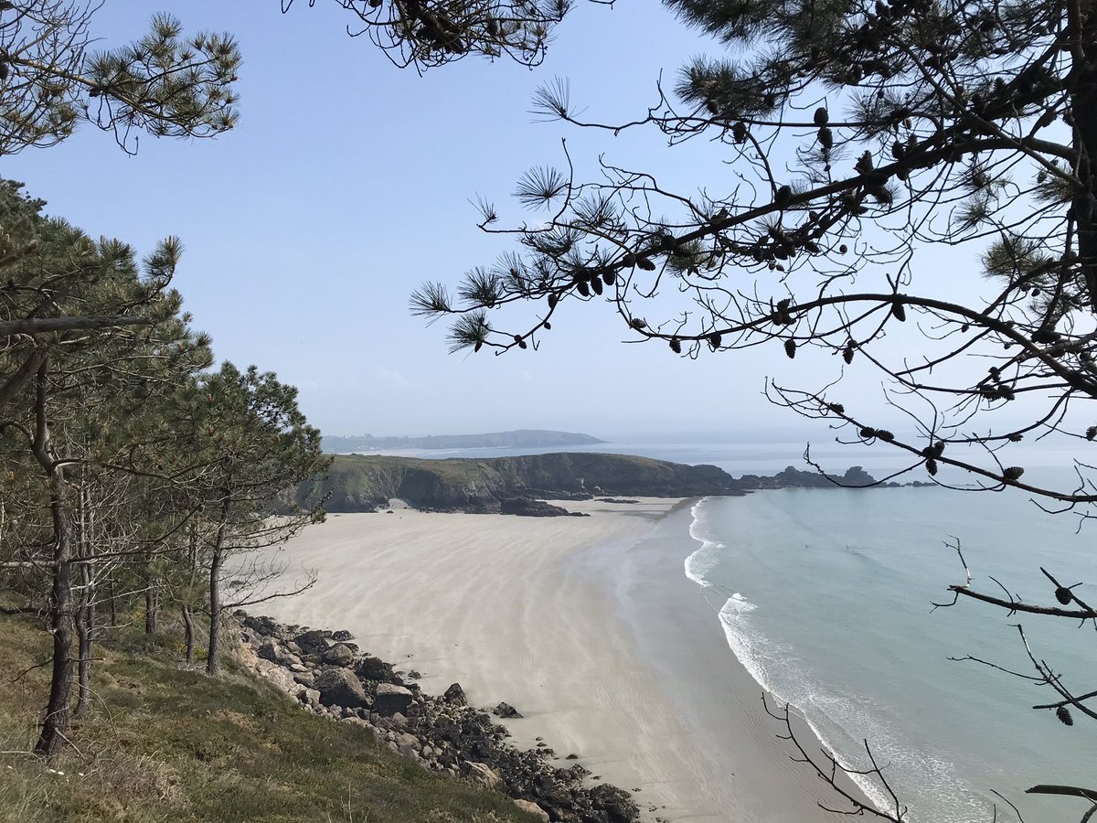 Une escapade de 3 jours en #Bretagne pour (re)découvrir des sites exceptionnels de la région : pays des Abers, presqu’île de Crozon, Côte de granit rose.
Après 2 jours de bleus, aujourd’hui on « voit la vie en Roz » @PerrosGuirec22 😜☀️
#Finistère #Cotesdarmor