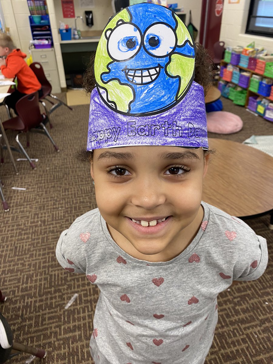 MrsLHouser's tweet photo. Happy Earth Day! 🌎♻️☀️
Finishing out the week with some Earth Day activities! 
- Acrostic Poems
- Color by Word Families 
- Headbands 
- Movement Break/Yoga 

@Central_MCSD @MiddletownOH https://t.co/G6vo5QYQ4O