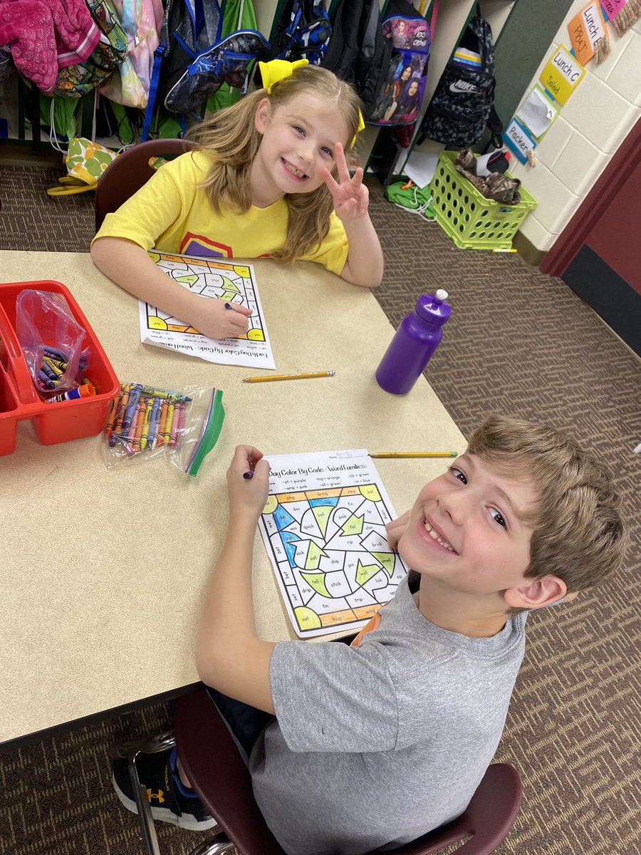 MrsLHouser's tweet photo. Happy Earth Day! 🌎♻️☀️
Finishing out the week with some Earth Day activities! 
- Acrostic Poems
- Color by Word Families 
- Headbands 
- Movement Break/Yoga 

@Central_MCSD @MiddletownOH https://t.co/G6vo5QYQ4O