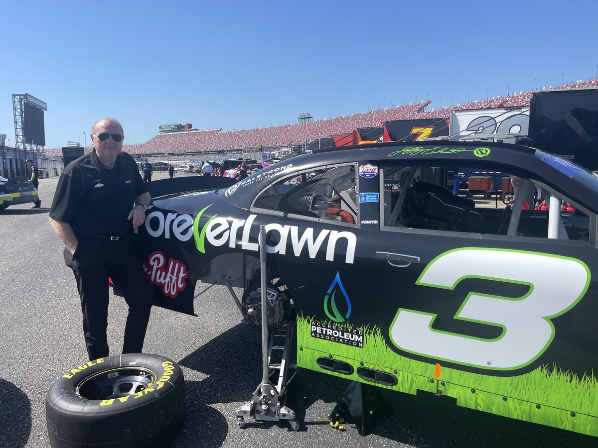 bobpockrass's tweet photo. Larry McReynolds in a crew chief role this week. Weird for him not to be asking several crew chiefs about strategy. https://t.co/rpEYr5Mz9T