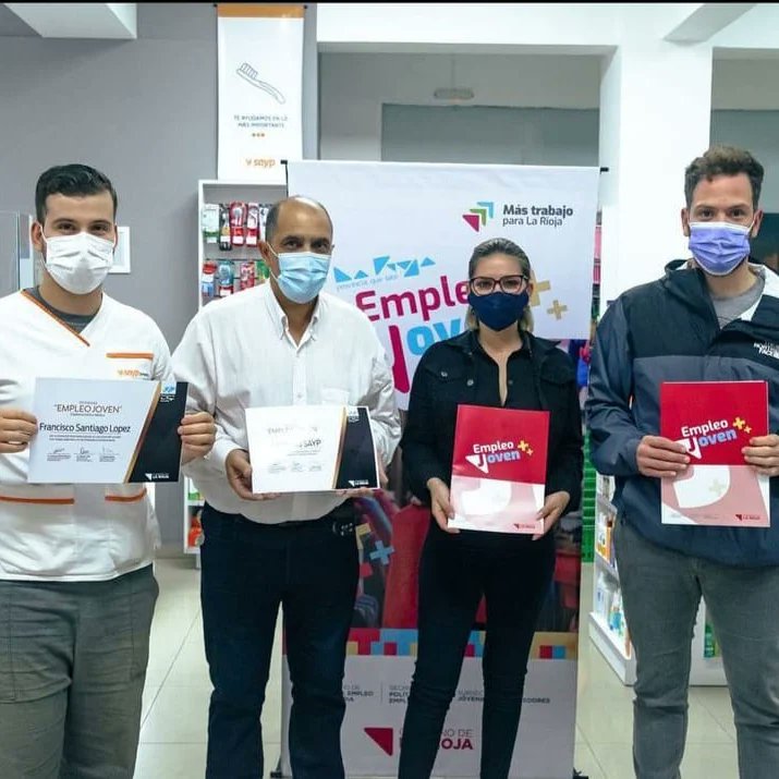 Cafri_larioja's tweet photo. ▶️ Desde #CAFRI felicitamos a Farmacia Sayp por el compromiso social con los jóvenes y el desarrollo de empleo genuino.
📝 Francisco se incorporaron de manera formal luego de 6 meses de pasantias por medio del programa #EmpleoJoven impulsado por @Empleojovenlr https://t.co/9xgD9egtAt