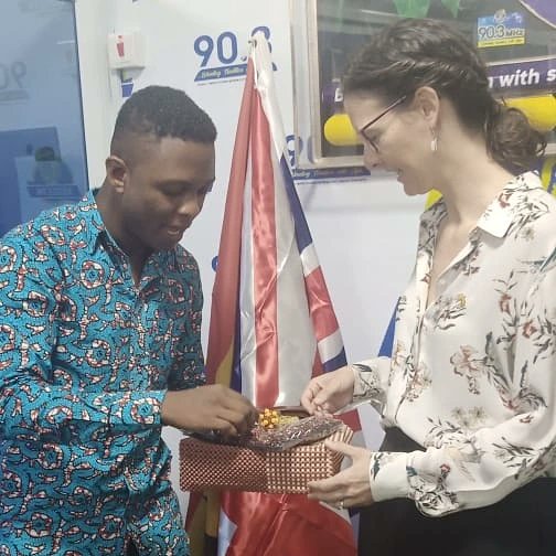 mcmrsmile's tweet photo. I had the opportunity to host the British High Commissioner to Ghana, H.E. Harriet Thompson @HCThompson001 in an exclusive interview this morning  @kastlefm.
 A big thanks to the commission esp Ms. Abigail n Mr Razak. @AbdulRazakYaku2. It was a good morning. #mcmrsmile #mceeing https://t.co/ysrKYUUxr0