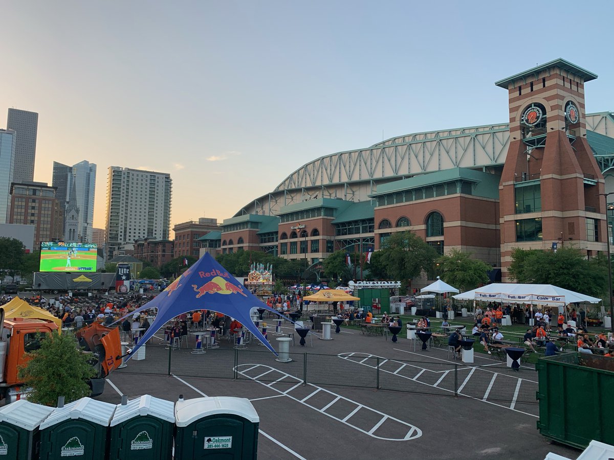 Lucky's Pub 'Stros Fan HQ! Open at 2pm today. MVP Zone $40 for the entire weekend or show your game tix to get in! FREE general admission. Drinks, food and the JUMBOTRON! Let's Go!! <a href="/astros/">Houston Astros</a> v Blue Jays 7:10p. #luckyspub <a href="/CoEado/">EaDo Shirt Co</a> #downtownhouston #houston #texas #patiobar #gostros