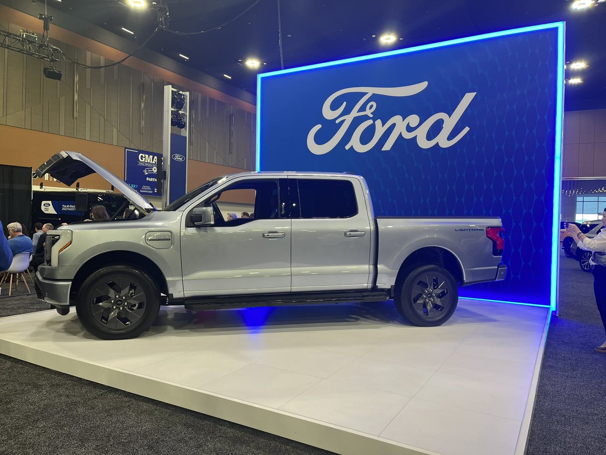 MSCS_CCTE's tweet image. THE FUTURE IS ELECTRIC! @SCSK12Unified is expecting to make this partnership soar! CCTE certifies and trains students in STEM NOW so they’ll be ready for the future with @Ford! #CCTEReadyGrad @NewFordTech