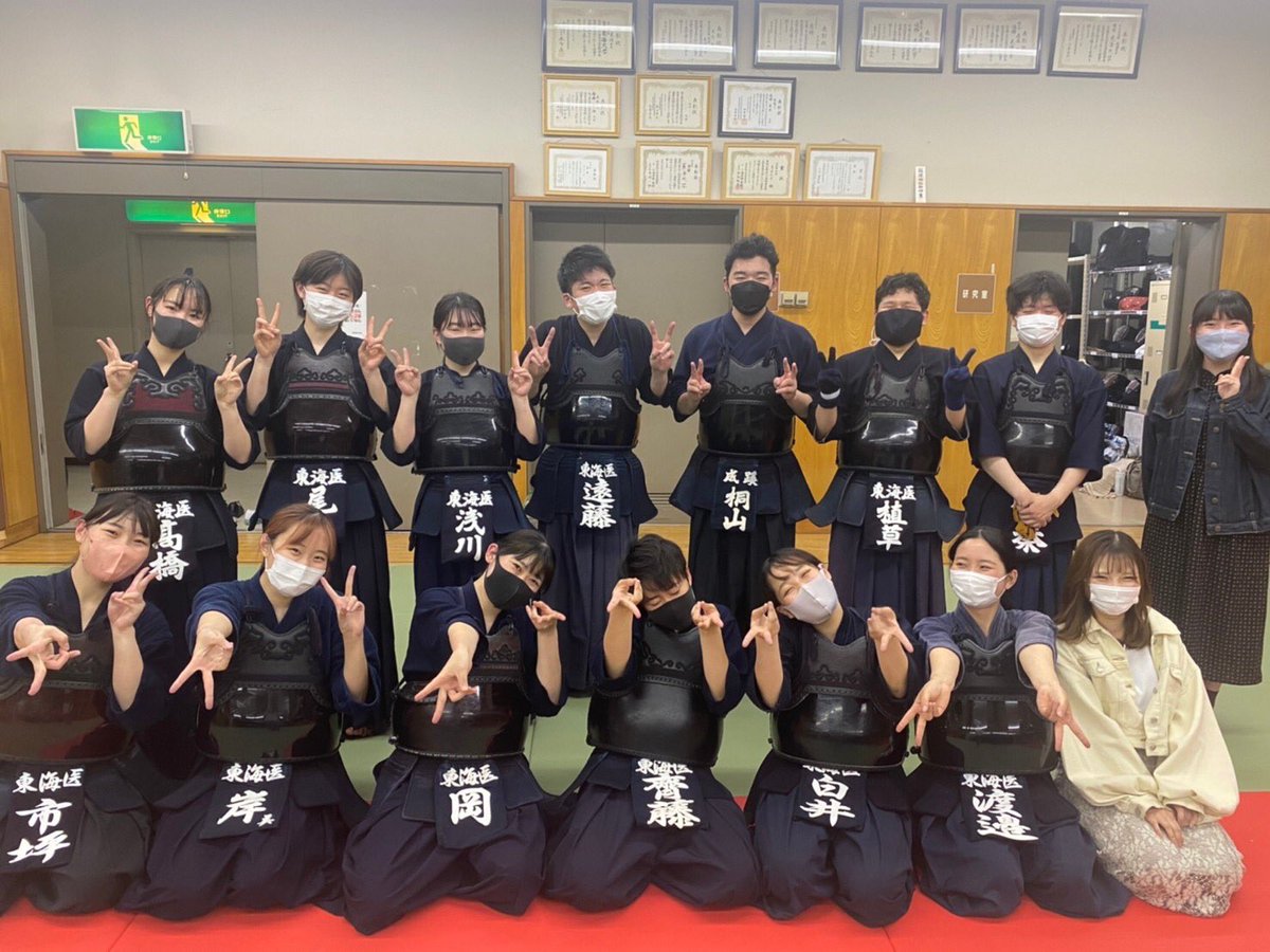 tokai_med_kendo's tweet image. 今週から剣道部は活動を再開しました！
同時に部活の見学・体験も行っています🌟
経験問わずプレイヤー、マネージャー共に大歓迎なので興味のある方は気軽にお越し下さい！😊

活動日　木曜日、金曜日　18:00〜
場所　　2号館５階アリーナ

#東海大学医学部
#東海大学医学部剣道部 
#伊勢原キャンパス