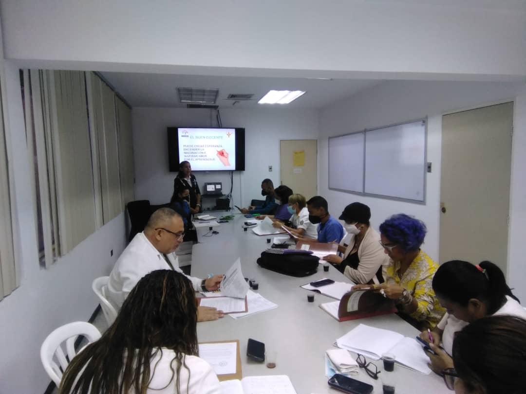 DraShirleySalud's tweet photo. #22Abr La Coordinación Regional de Enfermería, realizó reunión de trabajo con coordinadores docentes de las diferentes universidades, en Aras de fortalecer la formación de este importante gremio en #Aragua  @NicolasMaduro @MagaGutierrezV @Soykarinacarpio 🩺🥼 #JuntosPorCadaLatido https://t.co/qYqnfgSYqM