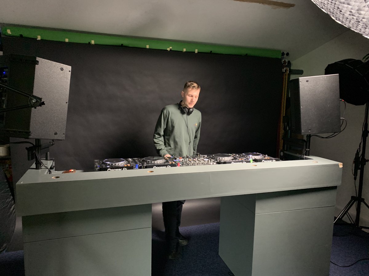 Motiv UK (@motivuk7) on Twitter photo I had a wicked time with the lads from <a href="/soulventrecords/">Soulvent Records</a> this week! We recorded a cheeky mix ahead of the release of my new EP so keep your eyes peeled for that... ๐
Pre-save 'Evershifting' EP: motiv.ffm.to/evershifting I had a wicked time with the lads from <a href="/soulventrecords/">Soulvent Records</a> this week! We recorded a cheeky mix ahead of the release of my new EP so keep your eyes peeled for that... ๐
Pre-save 'Evershifting' EP: motiv.ffm.to/evershifting