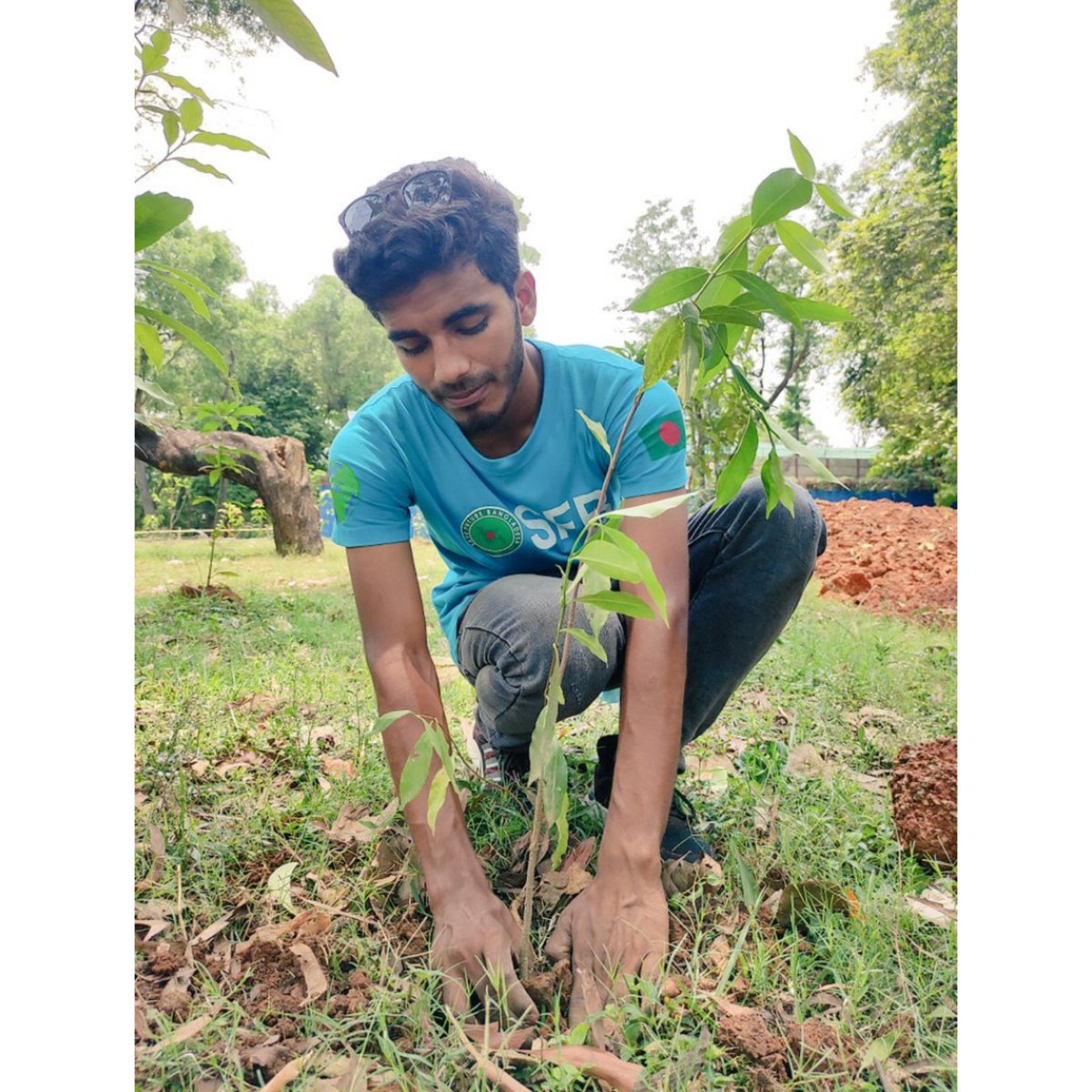 sfbdhaka's tweet image. #EarthDay2022. The theme of this year&apos;s day is &apos;#InvestInOurPlanet.&apos;On the occasion of the day, a tree planting program with the theme &apos;#TreesForOurPlanet&apos; &amp;amp; a #ClimateStrike demanding #SaveThePlanet  &amp;amp; #ClimateJustice &amp;amp; #ClimateAction &amp;amp; #ClimateReparations

#SaveFutureBangladesh