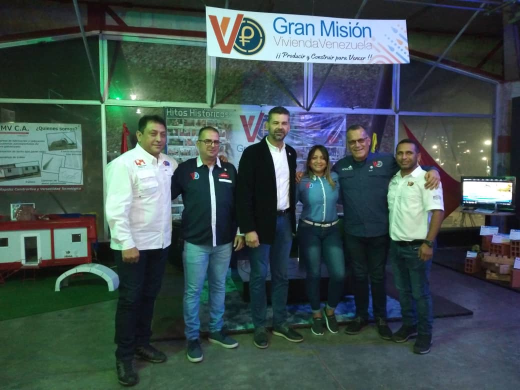 #Ahora II Desde el Museo de Arquitectura @Jirajara14 se complace en exhibir la calidad de nuestros productos arcillosos y con ello festejamos los 11 años de la #GMVV ejemplo de Constancia y Perseverancia para el Pueblo Venezolano.
#VenezuelaPróspera