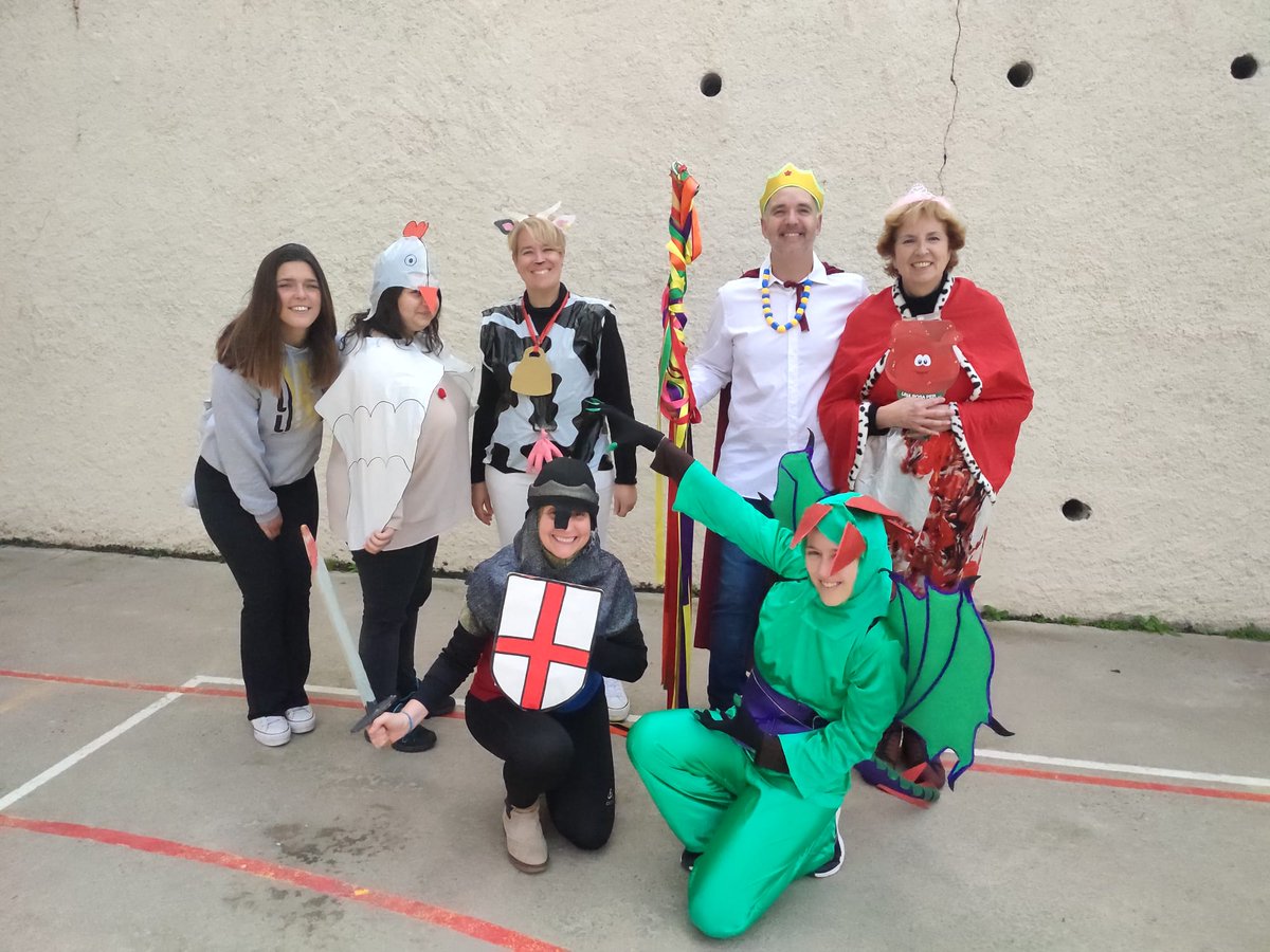 LauraAinoza's tweet photo. L'equip d'Educació Infantil hem interpretat la Llegenda de Sant Jordi davant els nostres alumnes. S'ho han passat d'allò més bé. Us desitgem una feliç Diada! @immaculadahorta @Maria94ICH @MagdaCollCamps @laudrupat @francantopinero https://t.co/lgWJh0fR4f