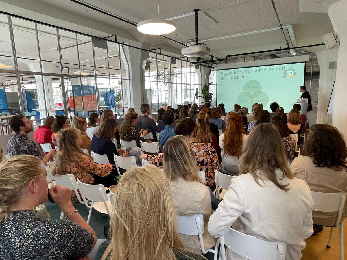 huisdoktertim's tweet image. Vertellen hoe leuk en bijzonder justitiële huisartsengeneeskunde is. Op het snijpunt van LVB, psychiatrie en verslaving. Fijn publiek op het #lovah congres @LOVAH_congres