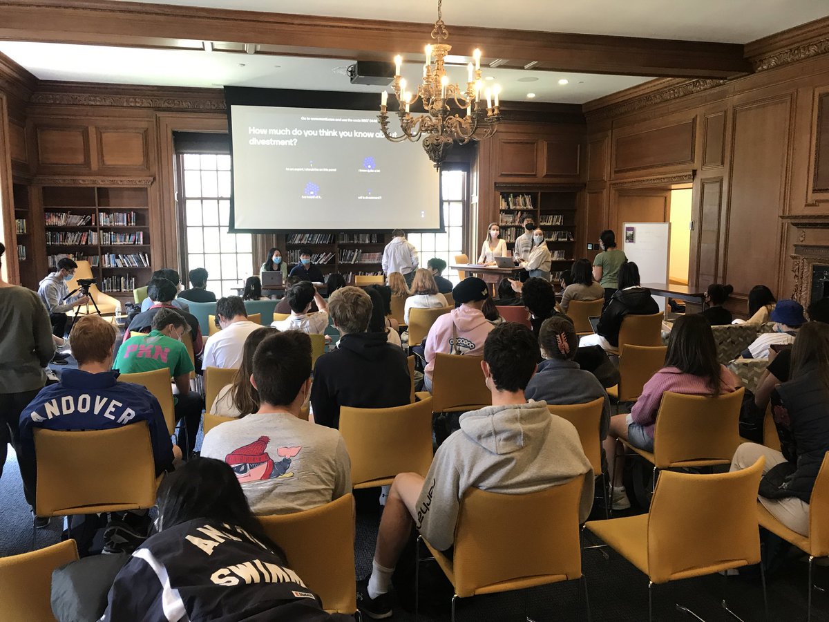 The Freeman Room is packed for a #divestment debate. Come by and join in on this earth week programming.  #EarthDay22