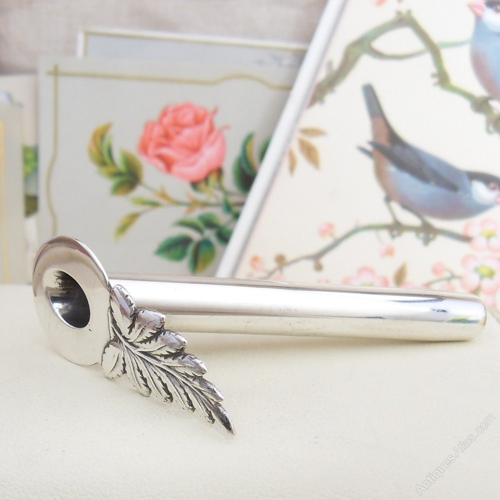 antiques_atlas's tweet image. What a lovely Wedding or Special occasion gift this would be
Vintage silver Boutonniere / Lapel Posy Holder
Available on this link
antiques-atlas.com/antique/vintag…

@AntiquesWbridge 

#antiquesilver #antiquesterling #solidsilver #williammanton #silverposyholder #flowerholder #flowervase
