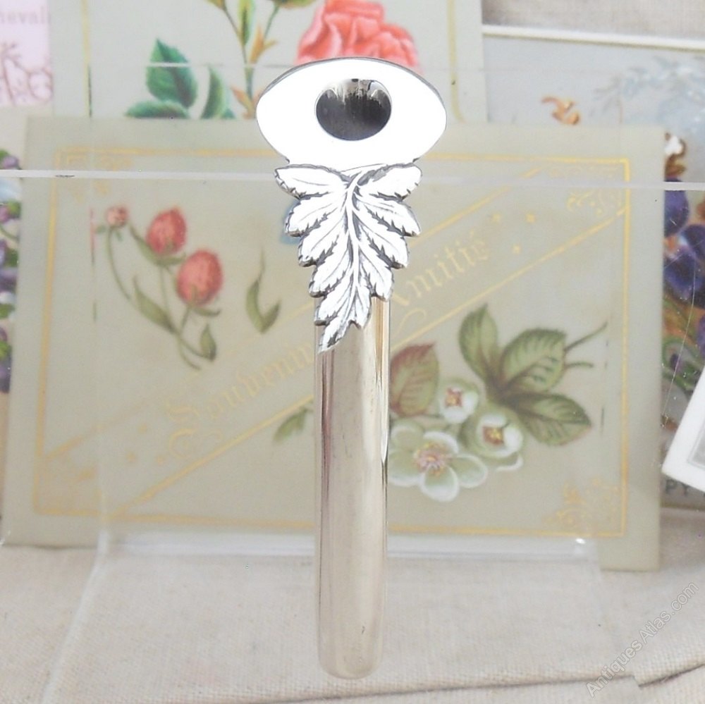 antiques_atlas's tweet image. What a lovely Wedding or Special occasion gift this would be
Vintage silver Boutonniere / Lapel Posy Holder
Available on this link
antiques-atlas.com/antique/vintag…

@AntiquesWbridge 

#antiquesilver #antiquesterling #solidsilver #williammanton #silverposyholder #flowerholder #flowervase
