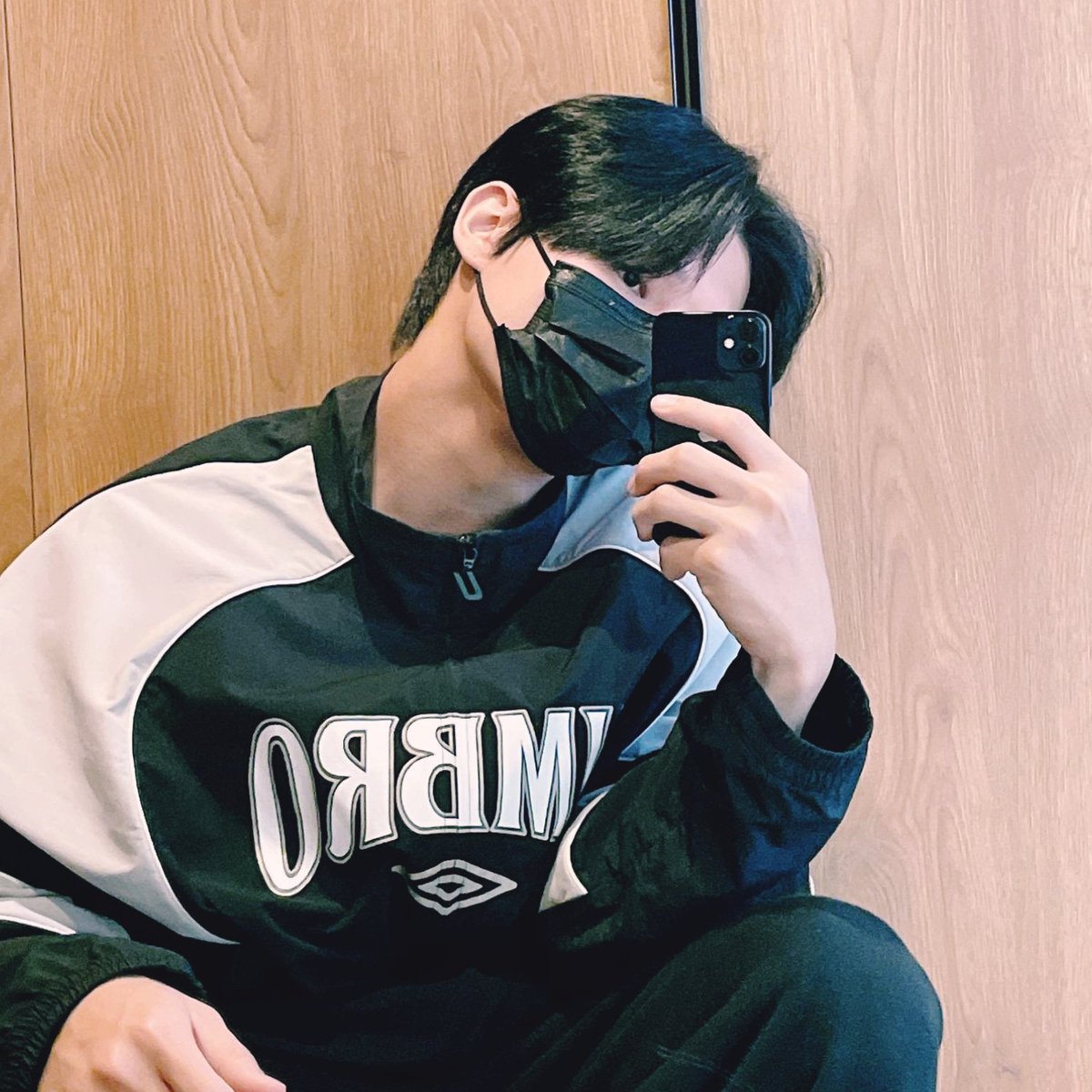 ENHATEEZ_'s tweet photo. mirror selcas

#WOOYOUNG #SUNGHOON https://t.co/Mp9sR3aouo