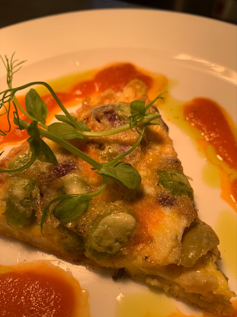 🍾We've got that Friday feeling! If you're looking for some mouth-watering dishes then look no further than The Glass House at Worsley.

Our lunchtime &amp; dinner menu offers a range of tasty dishes to suit everyone➡️Book now: theglasshouse.salfordcc.ac.uk/contact-us/

#SalfordFood #ManchesterFood