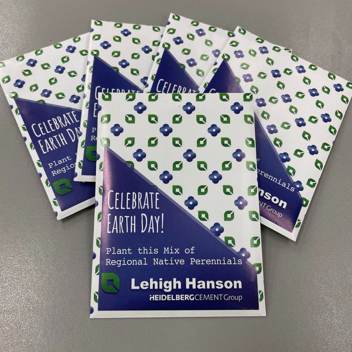 hd_materialsNA's tweet photo. It’s Earth Day! We’re spreading excitement by giving employees at all of our U.S. locations a packet of native plant seeds and in Canada we’ve made an investment to plant trees in endangered forest areas.  #EarthDay2022 #InvestInOurPlanet https://t.co/3awpyzX9X9