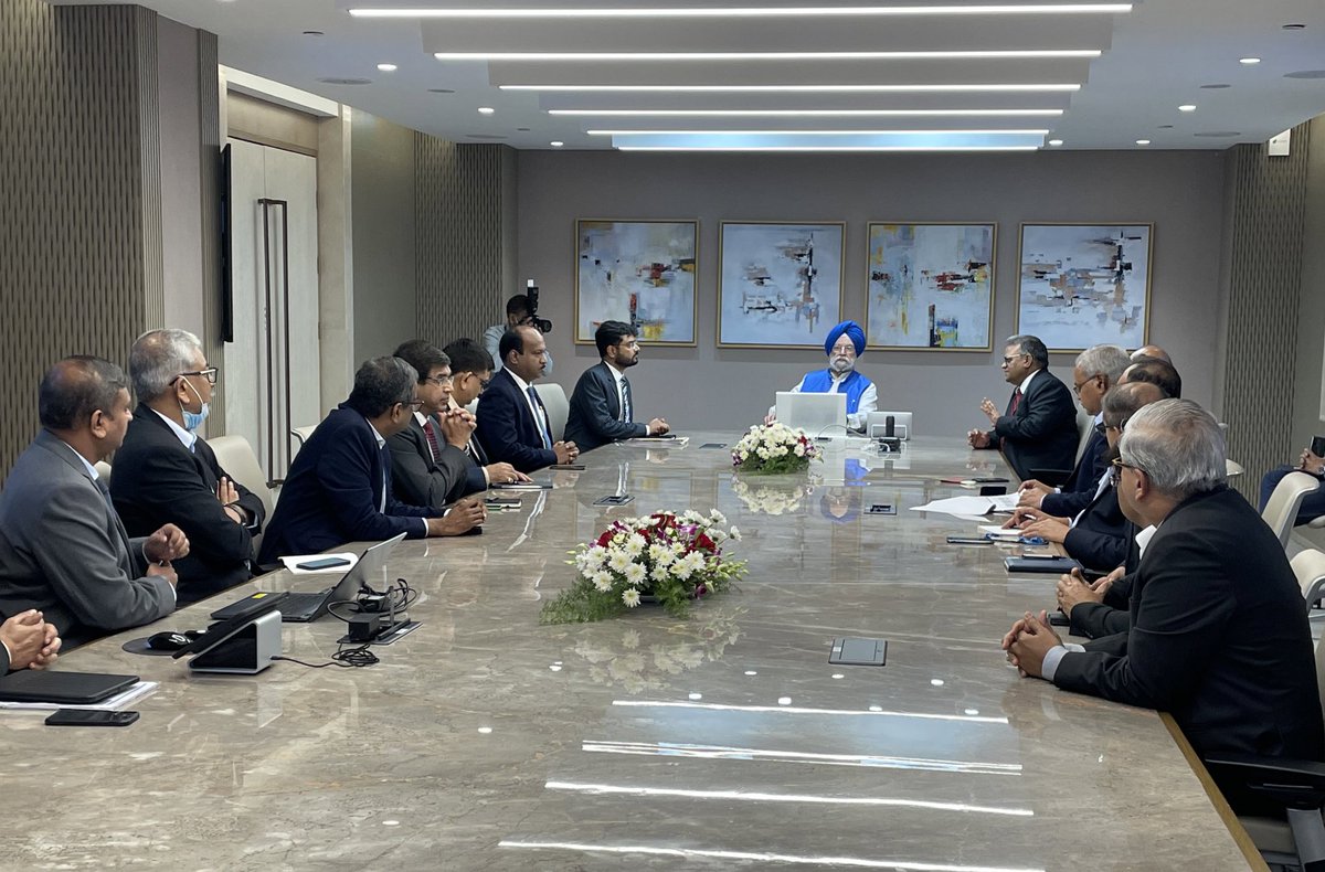 HardeepSPuri's tweet photo. The incredible journey of India’s 🇮🇳 OMCs. From small steps to transformational leap into some of the most globally renowned corporate entities. Visited the Corporate Office of @BPCLimited - interacted with the senior management &amp; reviewed the company’s plans &amp; performance. https://t.co/MehGYVPj8z