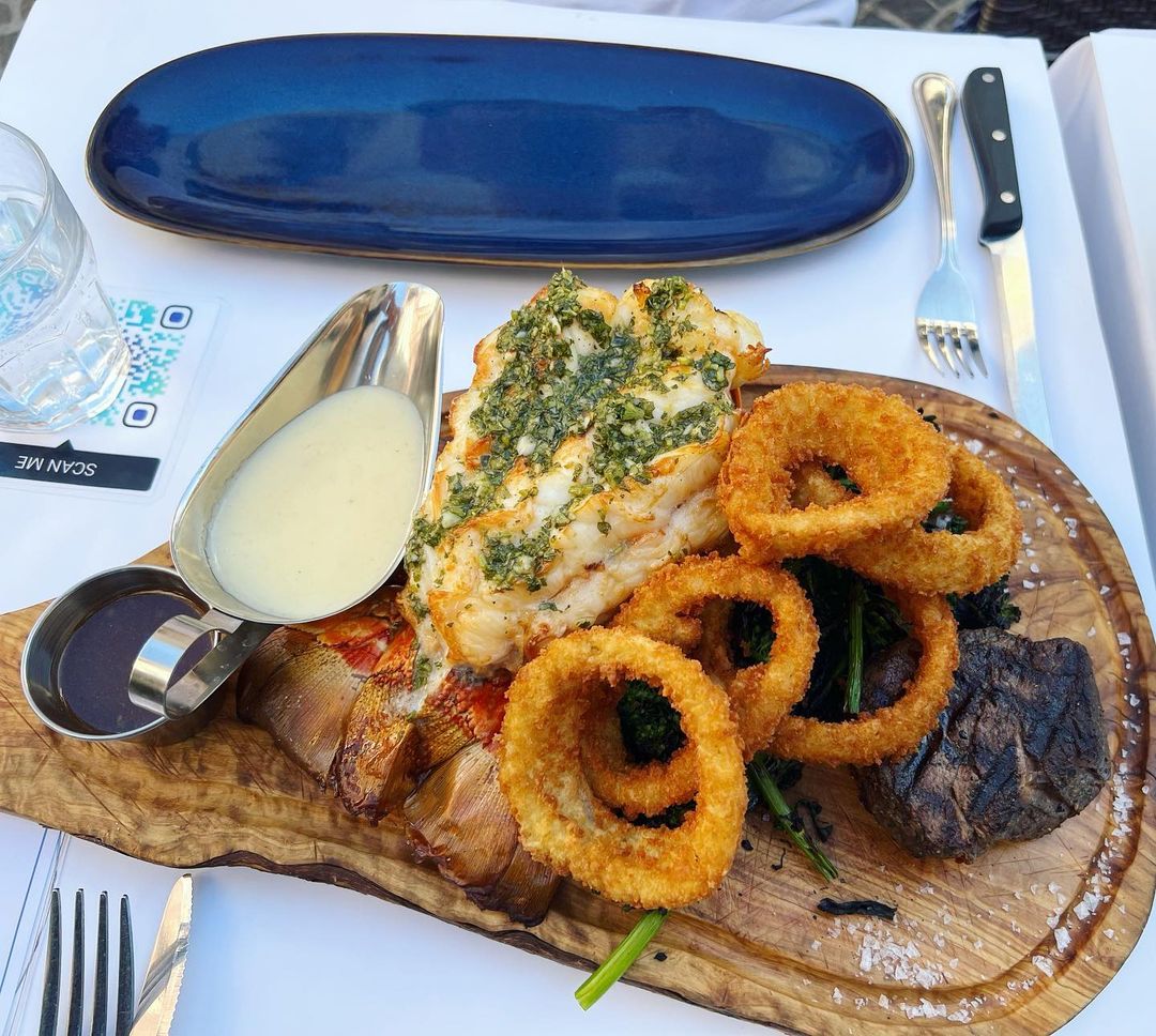 TwoRodeoDr's tweet photo. Perfect for lunch and dinner 208rodeo has everything from seafood to steak and pasta. #TwoRodeoDrive https://t.co/6tYoVAu7Zt