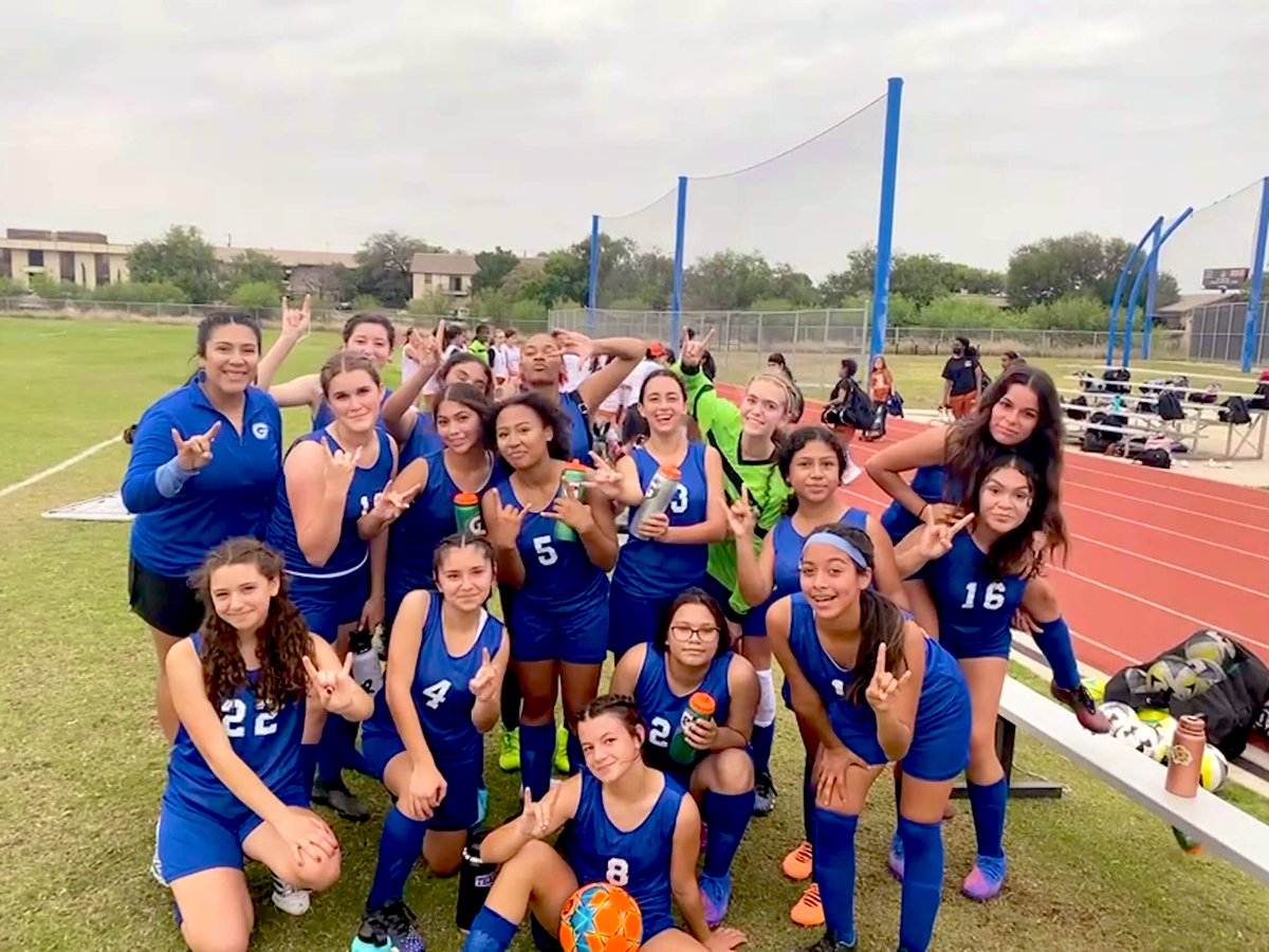 CoachArellano_'s tweet photo. A fun 3-0 W yesterday against a well coached Wood team. Proud of this team, and the improvement week to week! ๐โฝ๏ธ๐ฎ #YearlingPride @LadyYearling @GarnerYearlings https://t.co/o9jdILziA6