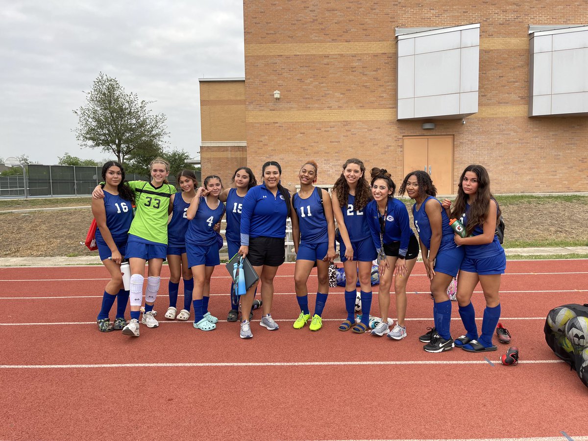 CoachArellano_'s tweet photo. A fun 3-0 W yesterday against a well coached Wood team. Proud of this team, and the improvement week to week! ๐โฝ๏ธ๐ฎ #YearlingPride @LadyYearling @GarnerYearlings https://t.co/o9jdILziA6