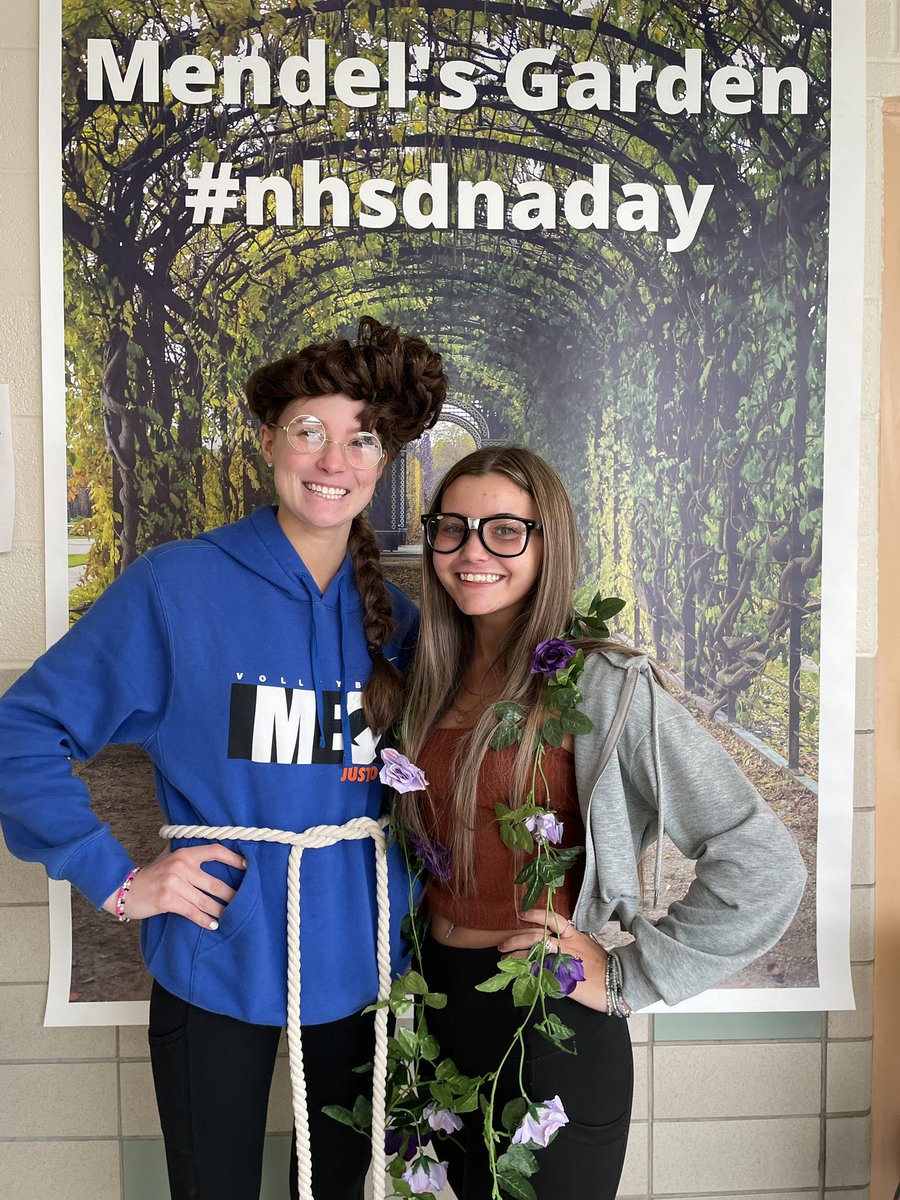 colemanbio414's tweet photo. #nhsdnaday photo booth @KatelynKellerm3 https://t.co/TTJtpnAQes