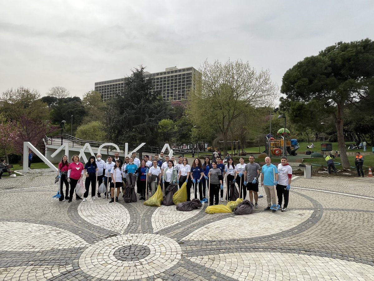 22 Nisan Dünya Günü'nde Hilton İstanbul Bosphorus ekibi olarak Maçka Demokrasi Parkı'nda çöp toplama etkinliği gerçekleştirdik
🌍♻️
Dünyamızı koruyarak daha sürdürülebilir bir çevre için çalışmaya devam ediyoruz. 

#HiltonIstanbulBosphorus #22NisanDünyaGünü #EarthDayEveryDay