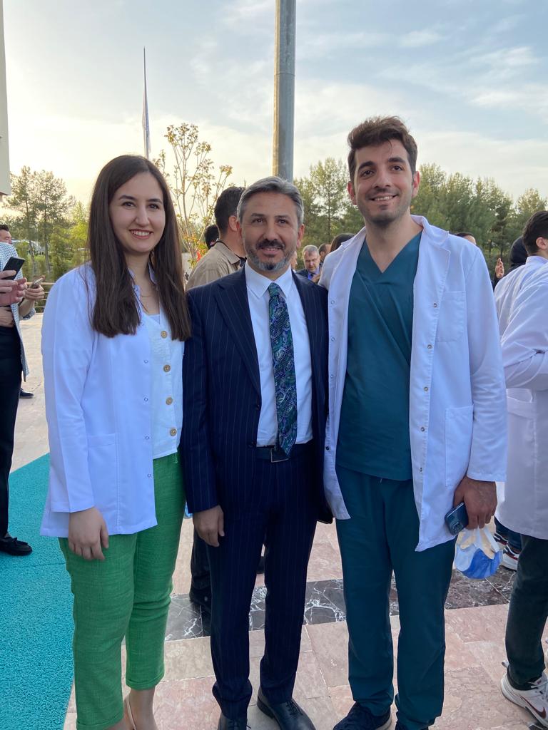 Sağlık Bakanımz Sn. <a href="/drfahrettinkoca/">Dr. Fahrettin Koca</a> ve Adıyaman Üniversitesi Tıp Fakültesi öğrencilerimiz hep bir aradayız. <a href="/adyu2006/">Adıyaman Üniversitesi (ADYÜ) 🎓</a> <a href="/ProfDrMTurgut/">Prof. Dr. Mehmet Turgut</a> <a href="/mehmetdagtekin_/">Mehmet Dağtekin</a> <a href="/Mustafaalkayis/">Av. Mustafa Alkayış</a>