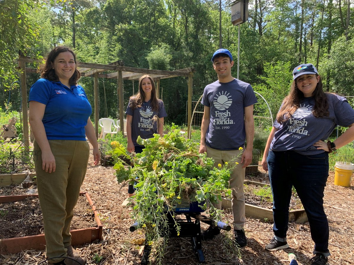 Thanks to @FDACS comms team for ending #NationalVolunteerWeek by helping out in the garden at @uf_leon today. @UF_IFAS @NikkiFriedFL #foodisourmiddlename