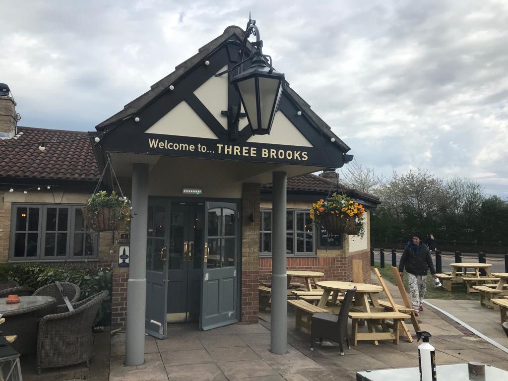 TempletonsLtd's tweet photo. 📍Our Work: Three Brooks, Bristol

This week, we've been working at Three Brooks in Bristol! 🍺

The #Templetons team used their expertise to get the bathrooms gleaming once more, and what a job they've done! 🚽🧼

Get in touch with us today on 020 8645 6450. 📱 https://t.co/0N6csyNGld