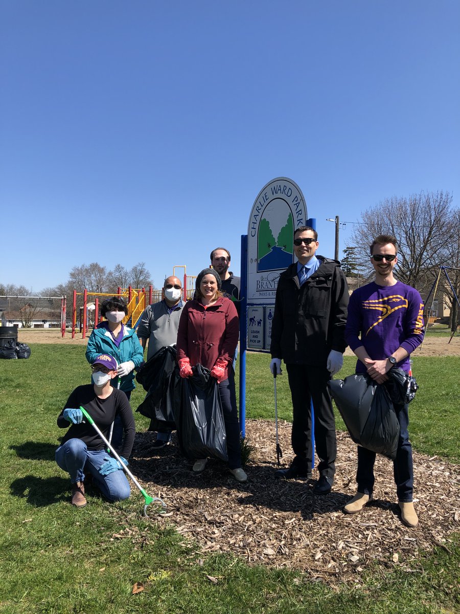_beth_gurney's tweet photo. @LaurierGreen @Laurier @CityofBrantford Beautiful day to get outside with colleagues, walk the neighbourhood + help support a #CleanBrantford. Thanks to all who came out, and thank you to @LaurierGreen and @CityofBrantford for coordinating this opportunity for #EarthDay22. 🌎♻️ https://t.co/DIZhmO1ZH8