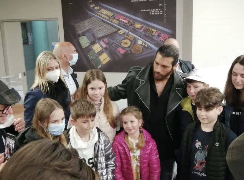 CanYamanMedia's tweet photo. 🇮🇹🗞| The Turkish actor #CanYaman celebrates Earth Day in Santa Croce sull'Arno

https://t.co/ZNILuTkQcZ https://t.co/GRBweuPG27