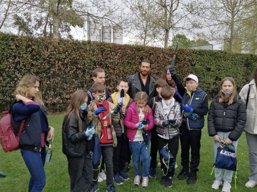 CanYamanMedia's tweet photo. 🇮🇹🗞| The Turkish actor #CanYaman celebrates Earth Day in Santa Croce sull'Arno

https://t.co/ZNILuTkQcZ https://t.co/GRBweuPG27