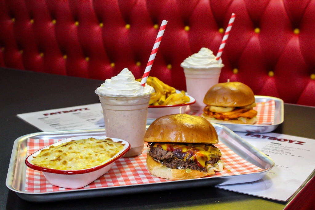 FatboyzDiner's tweet photo. The ultimate Fatboyz Friday feast! 😍 Can never go wrong with a burger and shake!

Call us on 020 3489 5220 to reserve a table or for collection.

#fatboyz #fatboyzdiner #greenstreet #hmc #halallondon #burgers #shakes #ramadan #iftar #burgersandfries #instafood #eastlondon https://t.co/nnjtT3AYaG