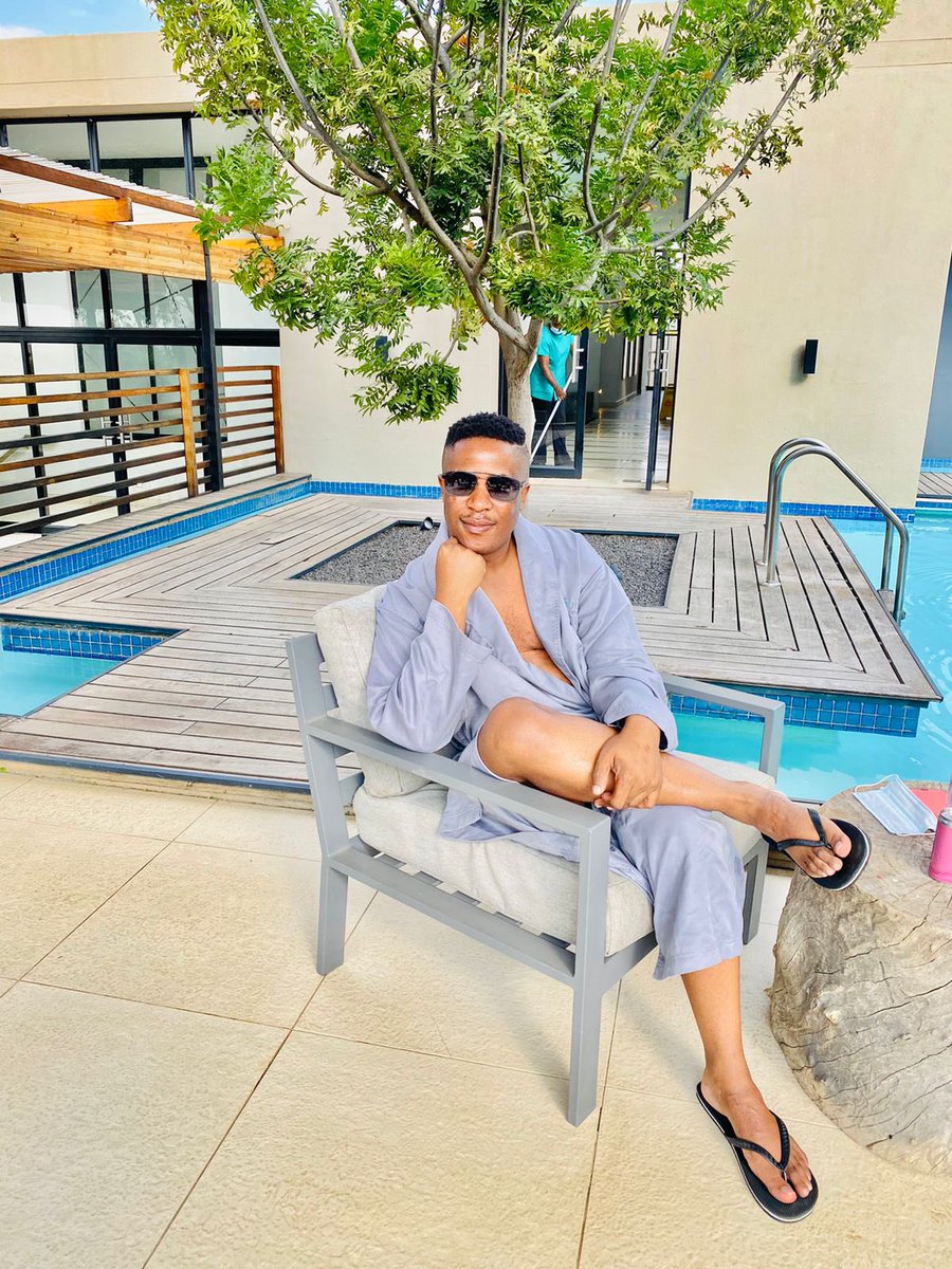 Simply B tweet media