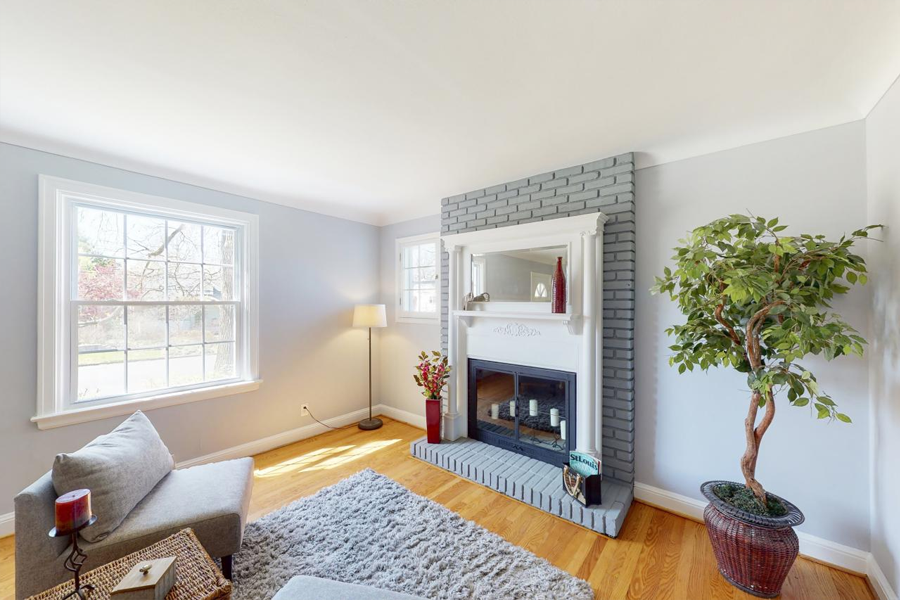 HommatiNetwork's tweet photo. 145 W Rose Hill Ave, Kirkwood, MO 63122 - 3 Beds 2 Baths 1521 Sq Ft Built 1941. Wow! What a beautiful listing. Take a tour @ https://t.co/R497CnfDRZ

#Hommati #stlouisrealty #stlouisrealestate #stlouishomes #stlhomes #stlrealtor https://t.co/t58ZXmQKO4