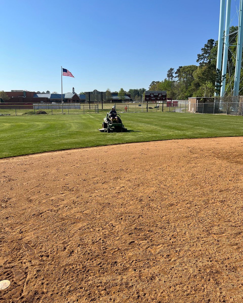 Working edges and getting some cutting in today! @gotdknights @stihlusa #everyknighteveryday #cleanedges