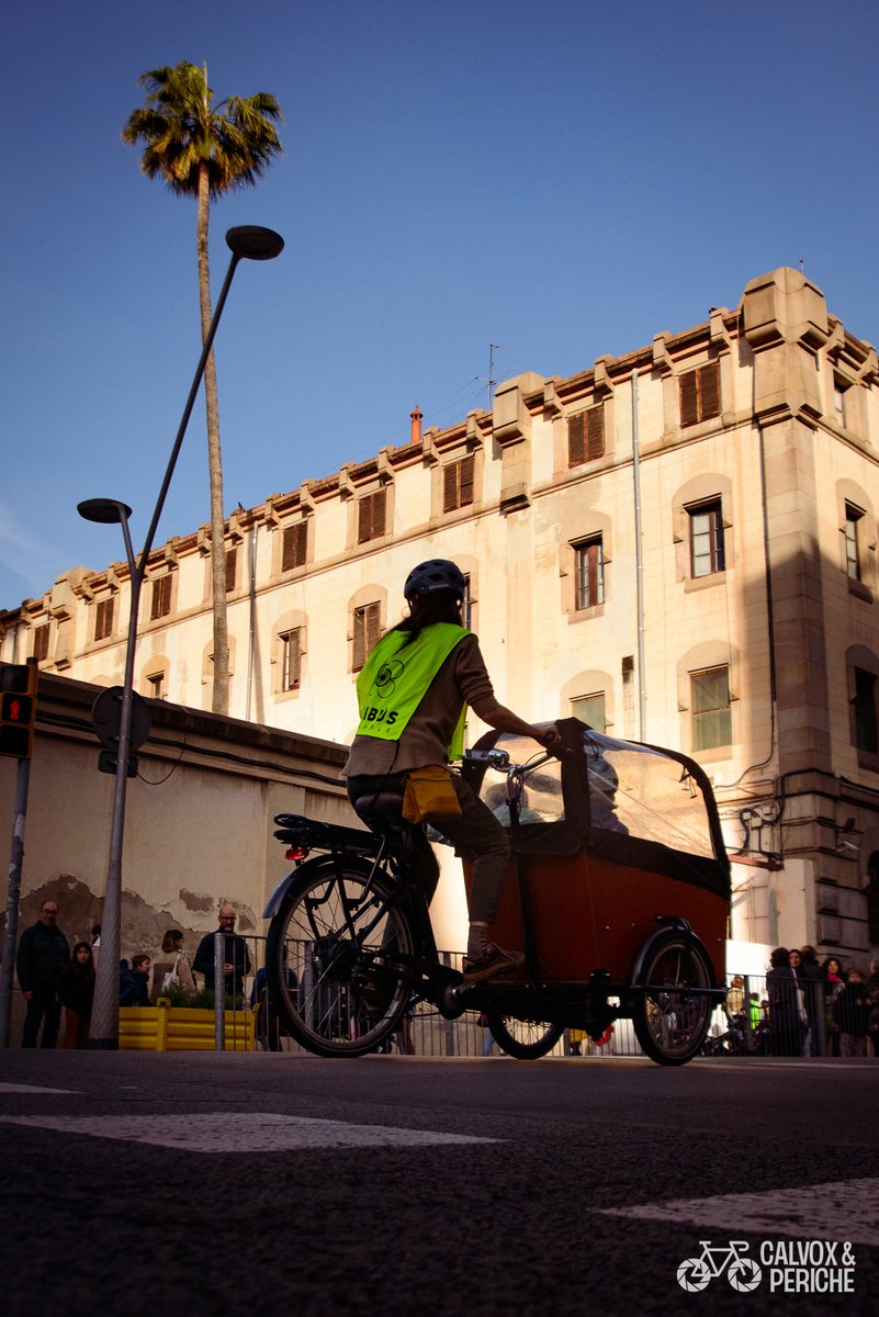 Calvox_Periche's tweet photo. Avui, per celebrar el #DiaDeLaTerra, ens sumem al #bicibús de la línia de Sant Antoni del @bicibuseixample!!!

#DiaDeLaTierra #EarthDay #EarthDay2022 #BikeBusForEarthDay https://t.co/JCQJXCaFPa