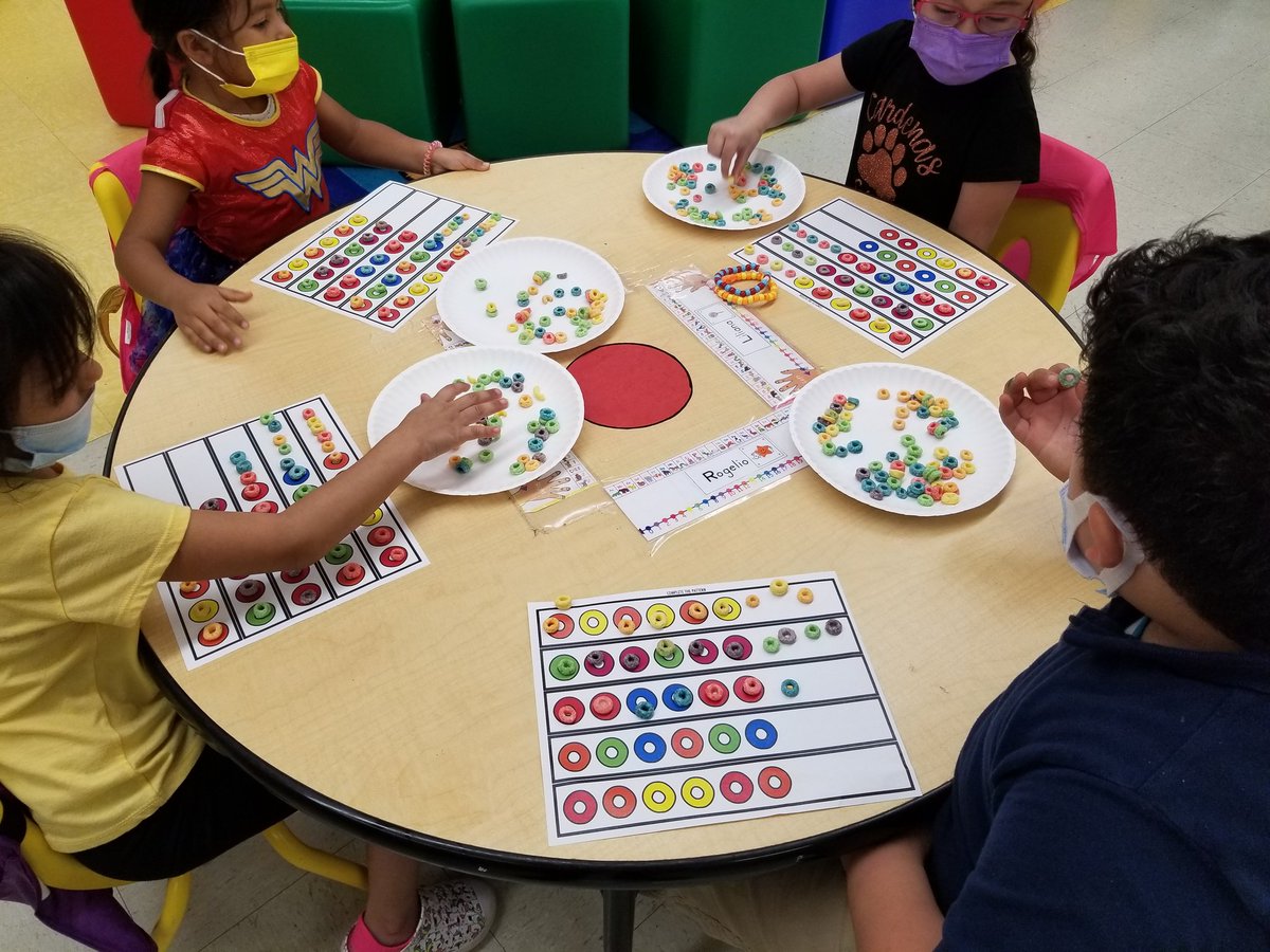 Steven03tbs's tweet photo. Who doesn't love patterns with fruit loops?! https://t.co/K2JVcFZJuz
