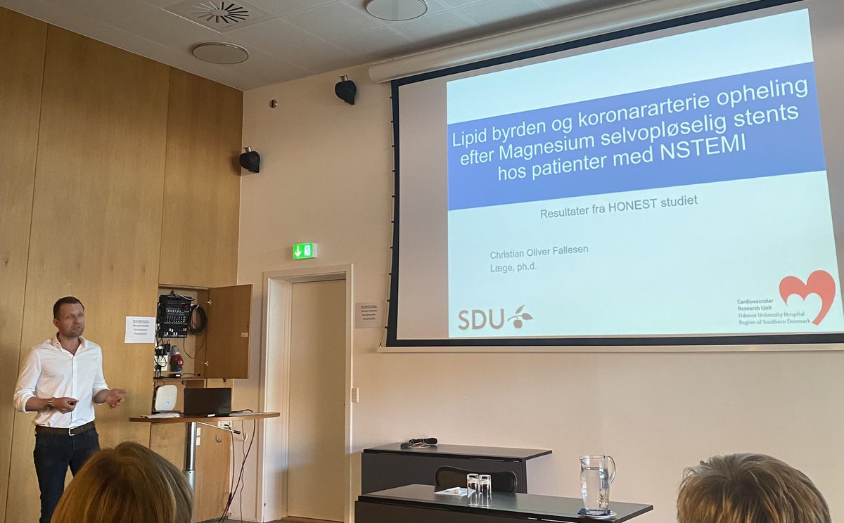 CardResearchOuh's tweet photo. Next up; Christian Fallesen præsenterer resultater fra hans PhD - dagens præsentation omhandler lipid mængde og karheling efter magnesium bioresorbable scaffolda efter NSTEMI #researchweekend #kardiologi #research https://t.co/Bpe6PW7zo3