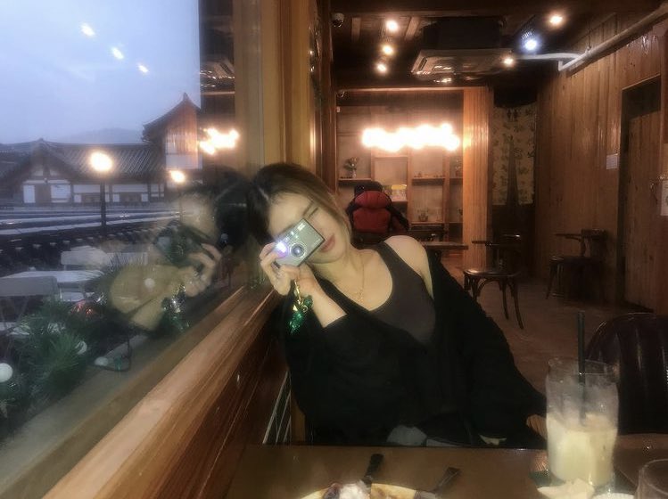 lilischaeng's tweet image. rosé now added to chaeyoung’s list of pretty girls she went on a date with