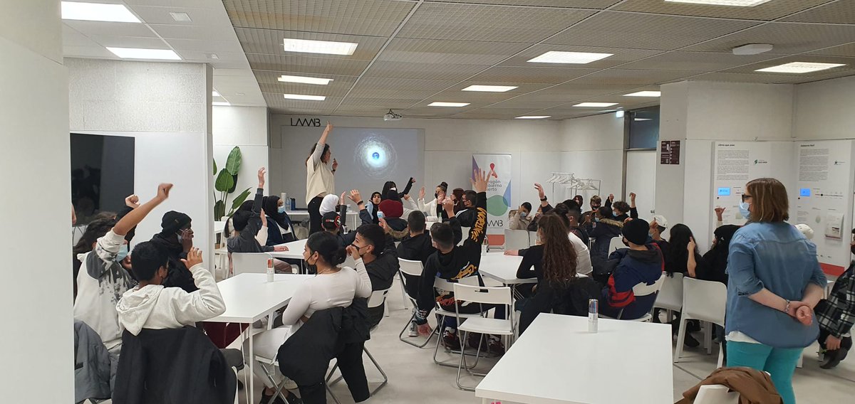 laaab_es's tweet image. #Rutopía es una experiencia democrática para construir entre todos y todas👥

Hoy la hemos descubierto junto al alumnado del IES María Moliner de #Zaragoza

👉Es el diseño de #narrativas para alcanzar escenarios de futuro, que muestren que alcanzar los #ODS es posible